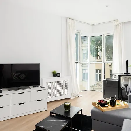 Cozy Black & White In Center With Free Garage By Renters * Poznań