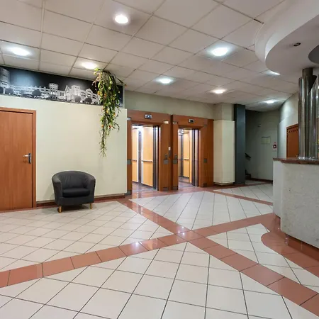 Cozy Black & White In Center With Free Garage By Renters * Poznan