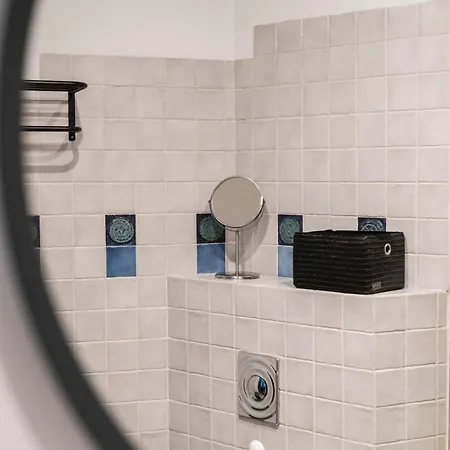 Cozy Black & White In Center With Free Garage By Renters Poznan