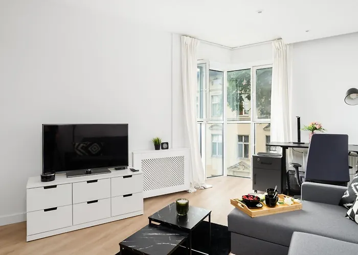 Cozy Black & White In Center With Free Garage By Renters * פוזנן