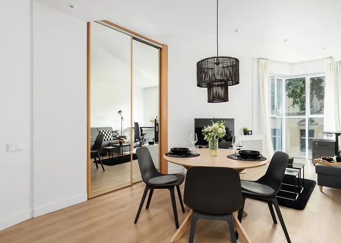 דירה Cozy Black & White In Center With Free Garage By Renters *