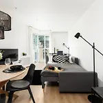 Cozy Black & White In Center With Free Garage By Renters Апартаменты *