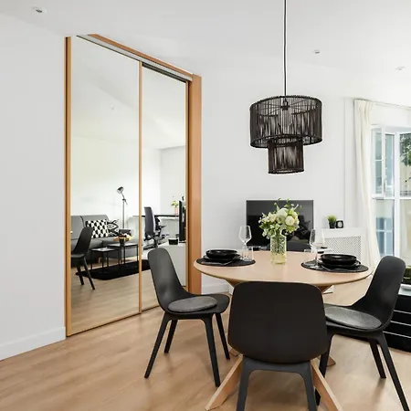 Lejlighed Cozy Black & White In Center With Free Garage By Renters *