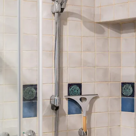 Cozy Black & White In Center With Free Garage By Renters Lejlighed