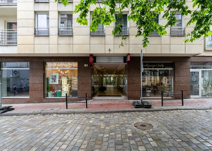 Cozy Black & White In Center With Free Garage By Renters Poznaň