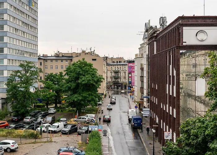Cozy Black & White In Center With Free Garage By Renters * Poznaň