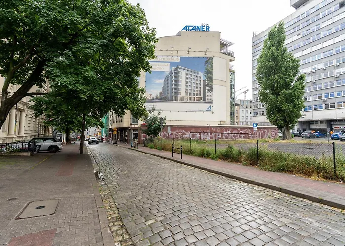 Cozy Black & White In Center With Free Garage By Renters Познань