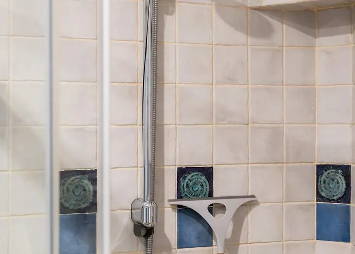 Cozy Black & White In Center With Free Garage By Renters Apartmán